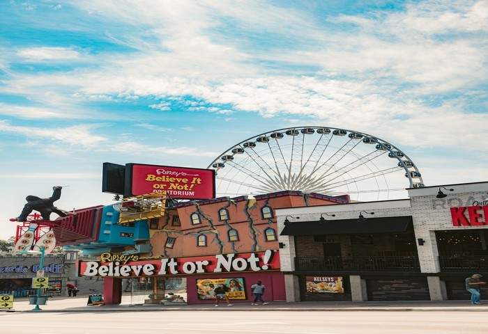 store located near Niagara Falls, Ontario, Canada